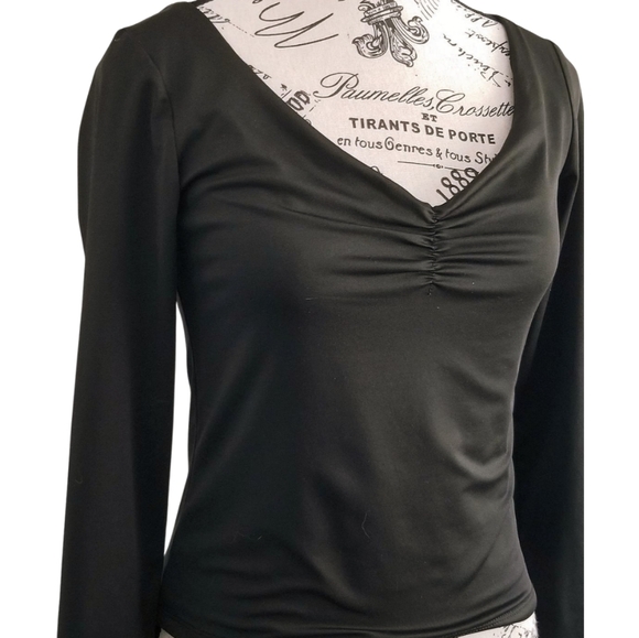 Black Top With V Neck And Ruched - Picture 3 of 4